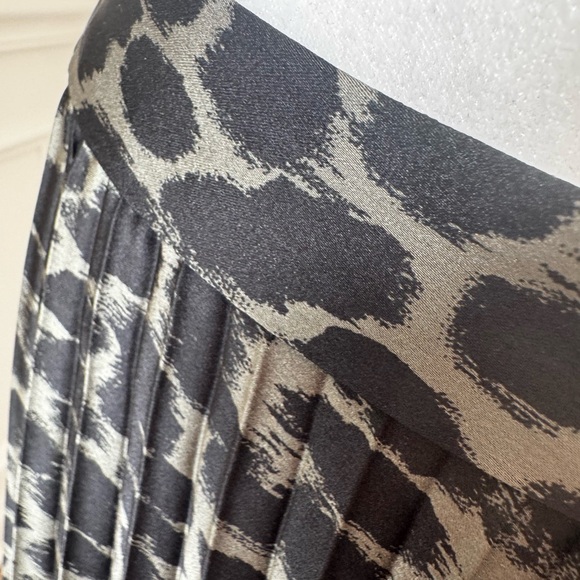 Banana Republic Green Leopard Print Midi Skirt - Picture 6 of 10